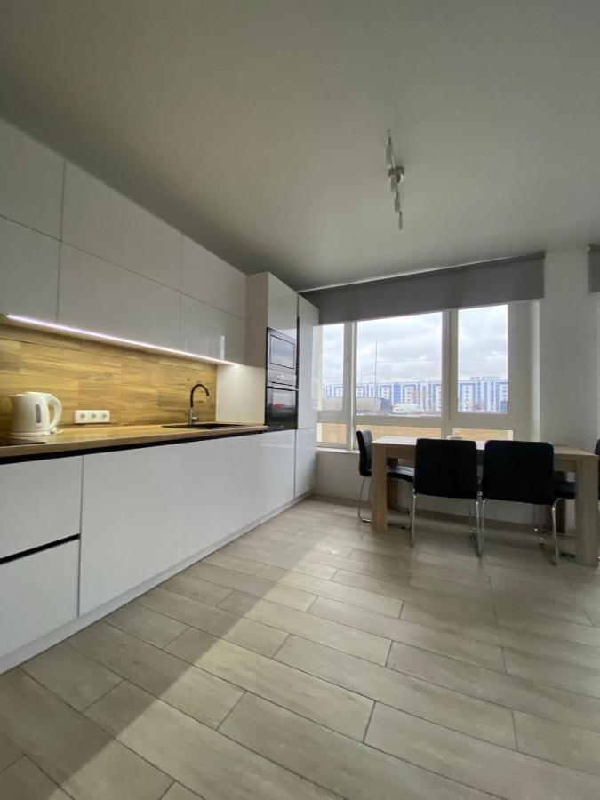 New 3 Rooms Apartment Near The Metro Station Киев Экстерьер фото