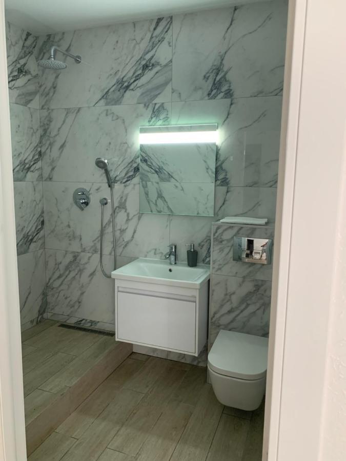 New 3 Rooms Apartment Near The Metro Station Киев Экстерьер фото