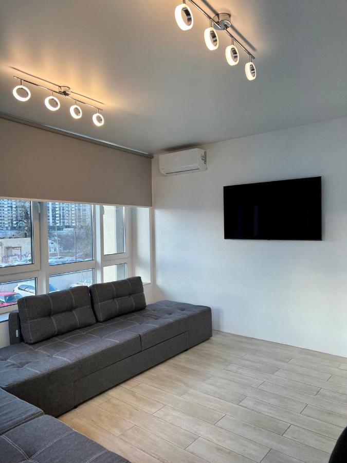 New 3 Rooms Apartment Near The Metro Station Киев Экстерьер фото